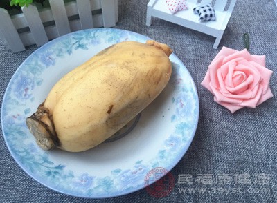 莲藕性凉，味甘多液;生用时，有极佳的清热凉血功效