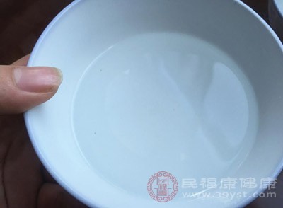 限制飲水量，24h內(nèi)不超過1500mL