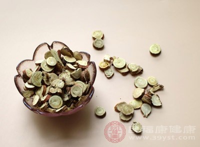 全蝎30克。先用白酒泡透，再用生甘草炒黃，去甘草，研成細(xì)面。成人分10次，患兒12 歲以下分20次