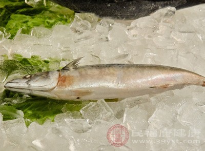 秋刀魚、金槍魚等深海魚類中含大量w-3脂肪酸