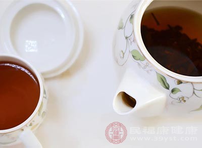 茶能利尿、解毒，還可使煙中的一些有毒物隨尿液排出