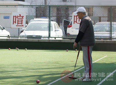 很多老年人都会有痔疮和肛裂等问题