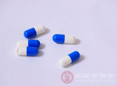 甲硝唑2g頓服;或甲硝唑400mg