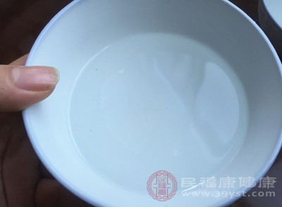 用温水刷牙、温茶水漱口