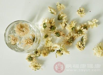 用菊花泡茶等都可護肝