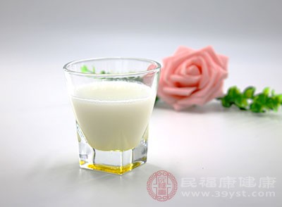 空心菜會(huì)降低人體吸收牛奶中鈣的能力，所以不能一起食用