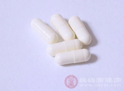 有不少藥物都會引起肢體抖動，所以吃藥之前要閱讀說明書