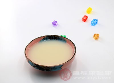 目前還沒有文獻(xiàn)特別指出子宮肌瘤患者不能喝豆?jié){或者豆制品