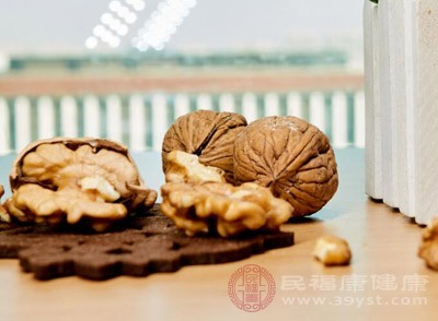 核桃含有精氨酸、油酸、抗氧化物質(zhì)等