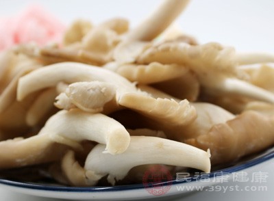 陆某林一家4人煮食了野菌。半小时后,陆家6岁的小女孩出现头晕、呕吐等症状 陆某林一家4人煮食了野菌。半小时后,陆家6岁的小女孩出现头晕、呕吐等症状