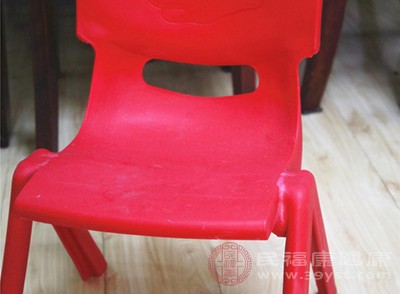 在课堂上或其他要求保持在座位上的场合离开位子 在课堂上或其他要求保持在座位上的场合离开位子