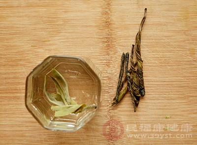 苦丁茶是極少數(shù)同時(shí)具有雙向調(diào)節(jié)機(jī)體代謝和增強(qiáng)人體免疫兩大功能的茶類