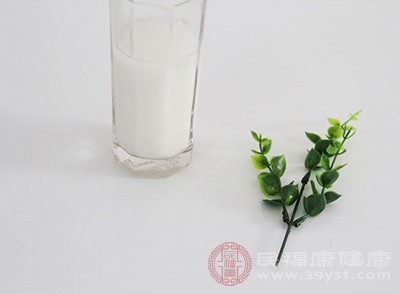 缺鈣喝牛奶好