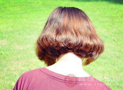 经常染发也是引起头发掉落的原因