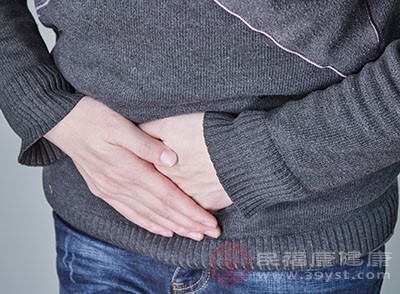 患者随着腹痛的加重也会出现胃痛或是发烧的情况