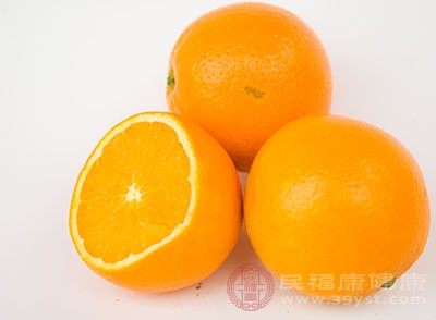 橙子的维生素C含量高，所以能够预防感冒