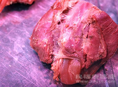 鸡肉、鱼肉中肉毒碱、肌氨酸的含量低，牛肉却含量高