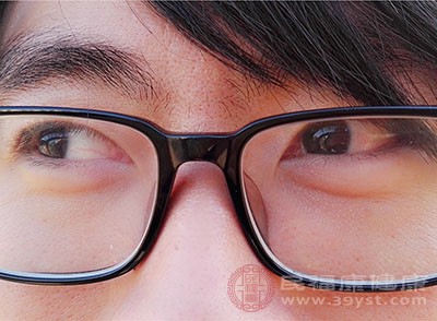 戴眼镜可以减少你的眼睛受到影响的机会