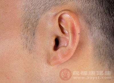 症状三：耳垂出现皱褶