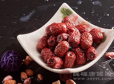 中医中药理论认为，红枣具有补虚益气、养血安神、健脾和胃等作用