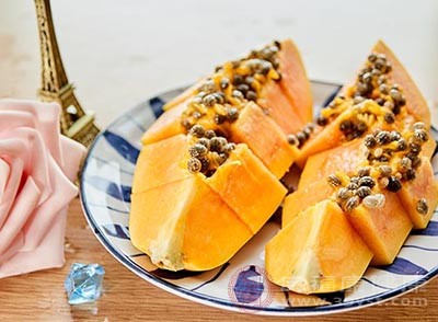 木瓜的功效 常吃这种水果能调节肠胃功能