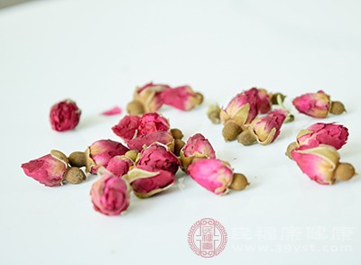 玫瑰花茶本身是温性的，有活血化瘀的作用
