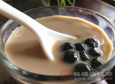 奶茶是現(xiàn)在很常見的飲品