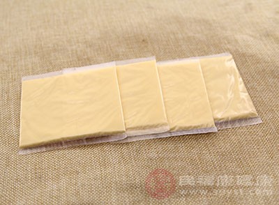 乳酪不但是钙的良好来源之一，它对牙齿还能发挥其它保护作用