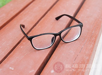 近视的危害 患有近视可能有这个问题(2)