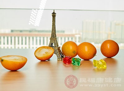 金橘的特点是果皮和果肉一起食用