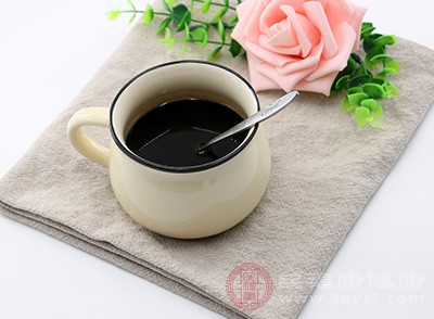 咖啡致癌的说法，主要缘起于其所含有的丙烯酰胺。它的确是一种潜在的致癌物质