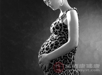 当女性出现怀孕迹象的时候，就会导致自身的食欲出现出现下降的情况
