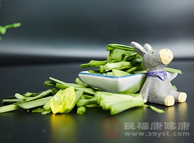 韭菜150克、鸡蛋2颗