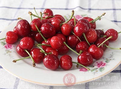 樱桃不只是卡路里含量很低，还有助于降低血液中的脂肪浓度