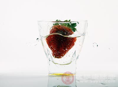 草莓中含有大量易被高温破坏的维生素c