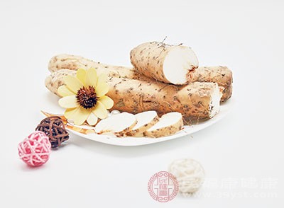 淮山藥約500g;排骨約250g;姜兩片;蔥一段;料酒3ml;鹽適量