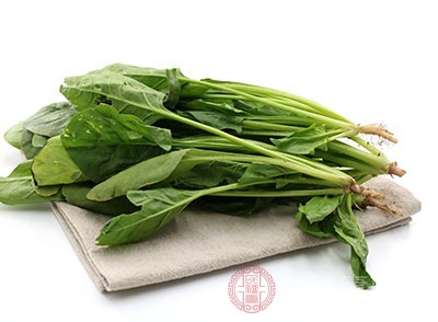 菠菜中含有维生素E、硒等天然抗氧化成分，具有抗衰老作用