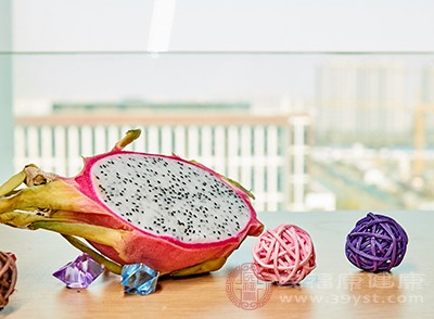 火龙果的果皮有维生素E和一种更为特殊的成分花青素