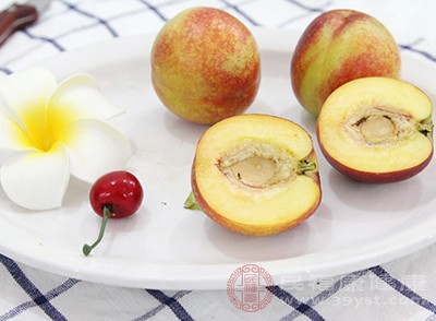 桃子含有大量葡萄糖、果糖、蔗糖、木糖等糖类