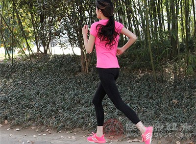 女性持续进行3个月的有氧跑步锻炼，可有效缓解经前综合症