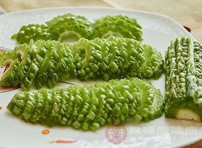 苦瓜是很有营养的蔬菜，常吃能够帮助人们泄去心中烦热