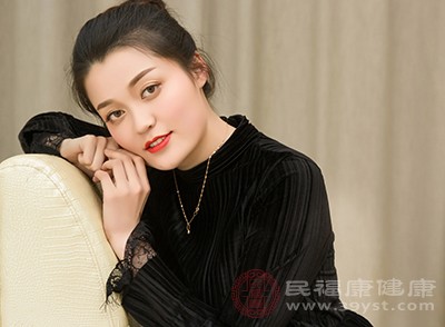 温度忽冷忽热，使敏感人群面部发红、发烫