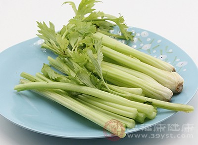 芹菜性涼質(zhì)滑，脾胃虛寒、腹瀉者不宜多食