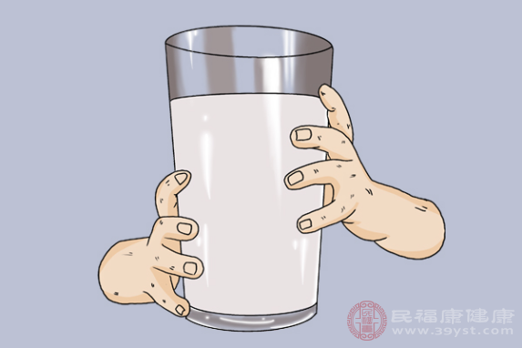 喝牛奶拉肚子，考慮是乳糖不耐受