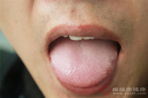 身体中一旦缺少维生素，舌头上就有可能会长出小水泡