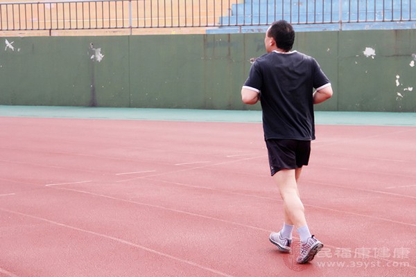 跑步運(yùn)動(dòng)雖然很好，但是并不是所有人都適合跑步的