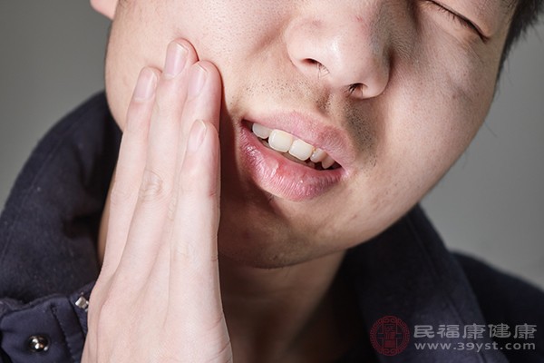 对于牙齿上有孔洞出现的患者，已经形成了实质性的缺损