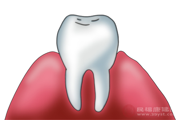 可以先仔细观察一下口腔内部，看看牙齿表面有没有出现发黑等情况