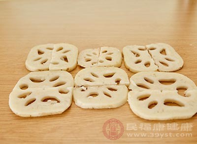 蓮藕中的營養(yǎng)物質(zhì)豐富，它具有獨特的清香