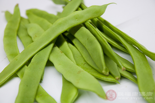 扁豆中含有大量的維生素物質(zhì)，其中富含維生素A和維生素B